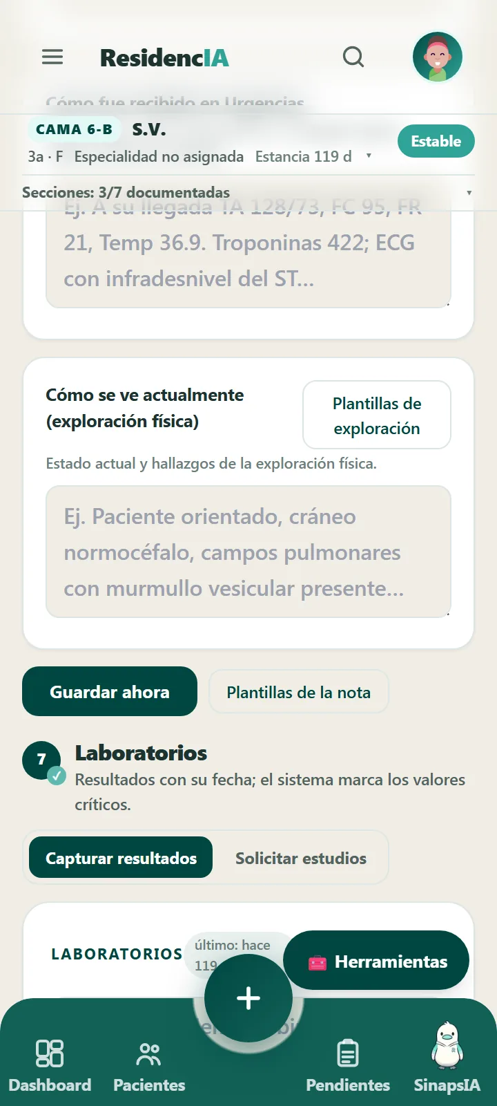 Nota clínica en ResidencIA: apartados de exploración física y laboratorios, con el botón Guardar ahora.